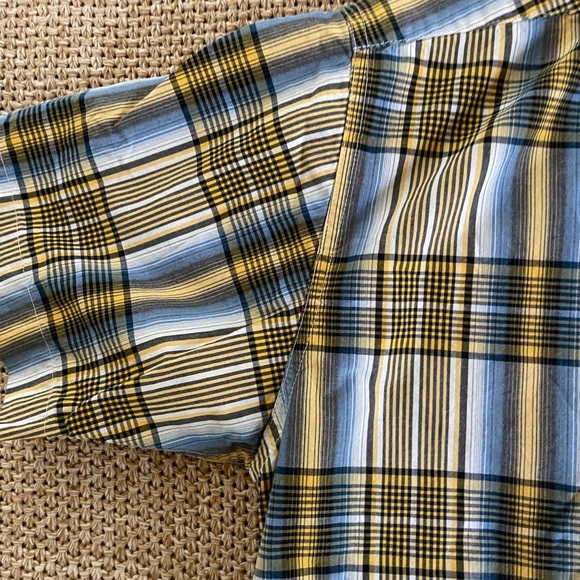 Cinch Men's Plaid Short Sleeve button down Shirt - Blue and Yellow size small - Picture 5 of 8